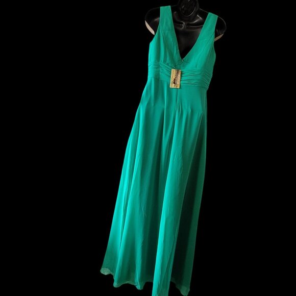 Green Sleeveless V-Neck Ruched Empire Waist Floor-Length Chiffon Dress - Picture 5 of 13